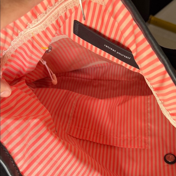 lululemon athletica light gray Messenger Bag - Picture 6 of 16